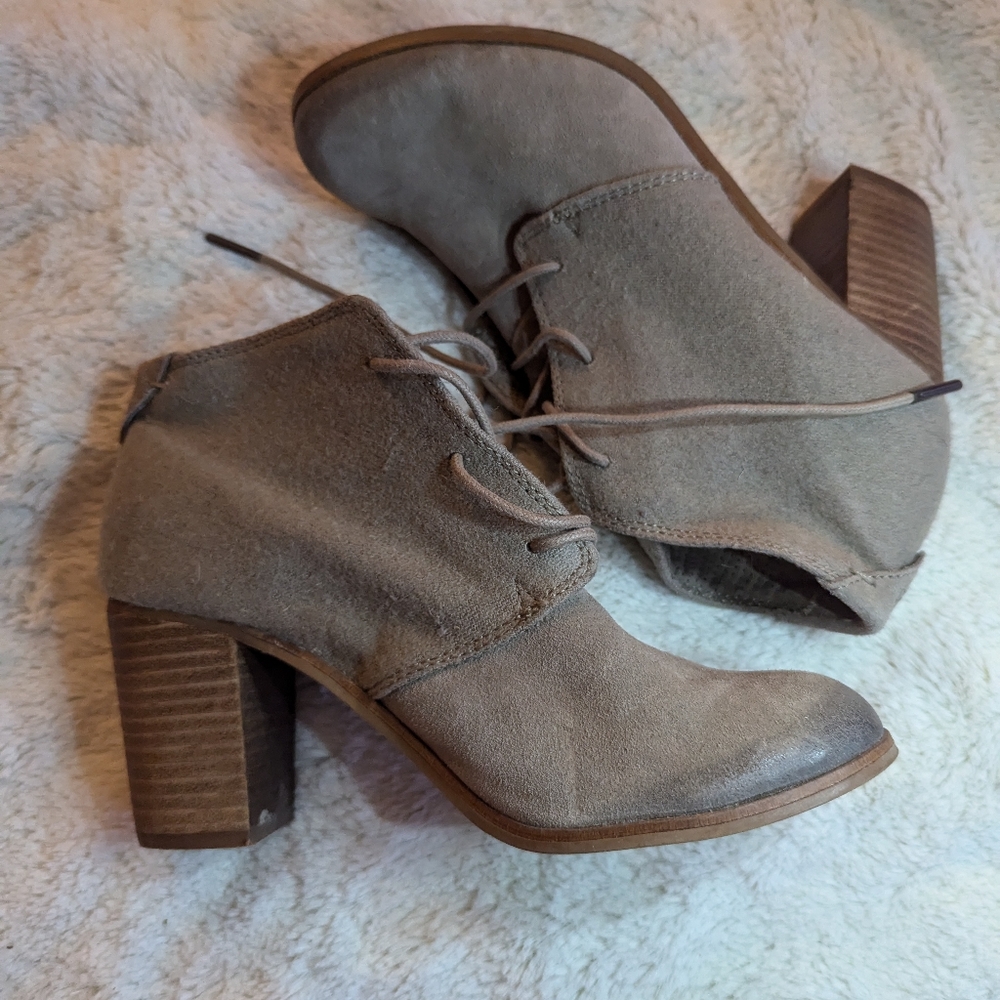 Tom's sz8 heeled lace up boots